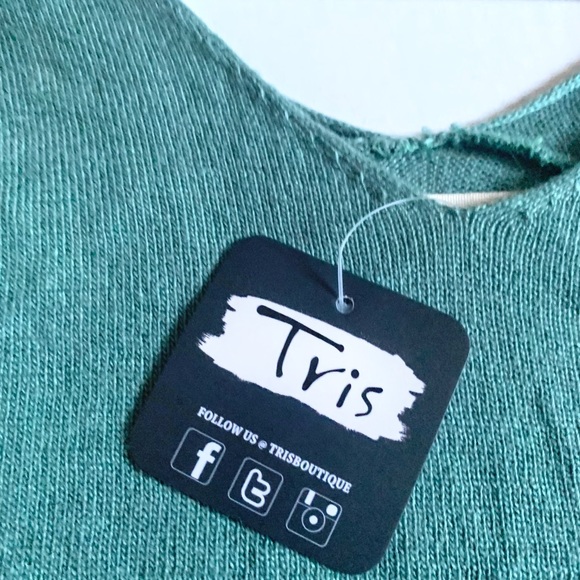 🔴Sold New green long sleeve oversized top by Tris💚✨ - Picture 1 of 6